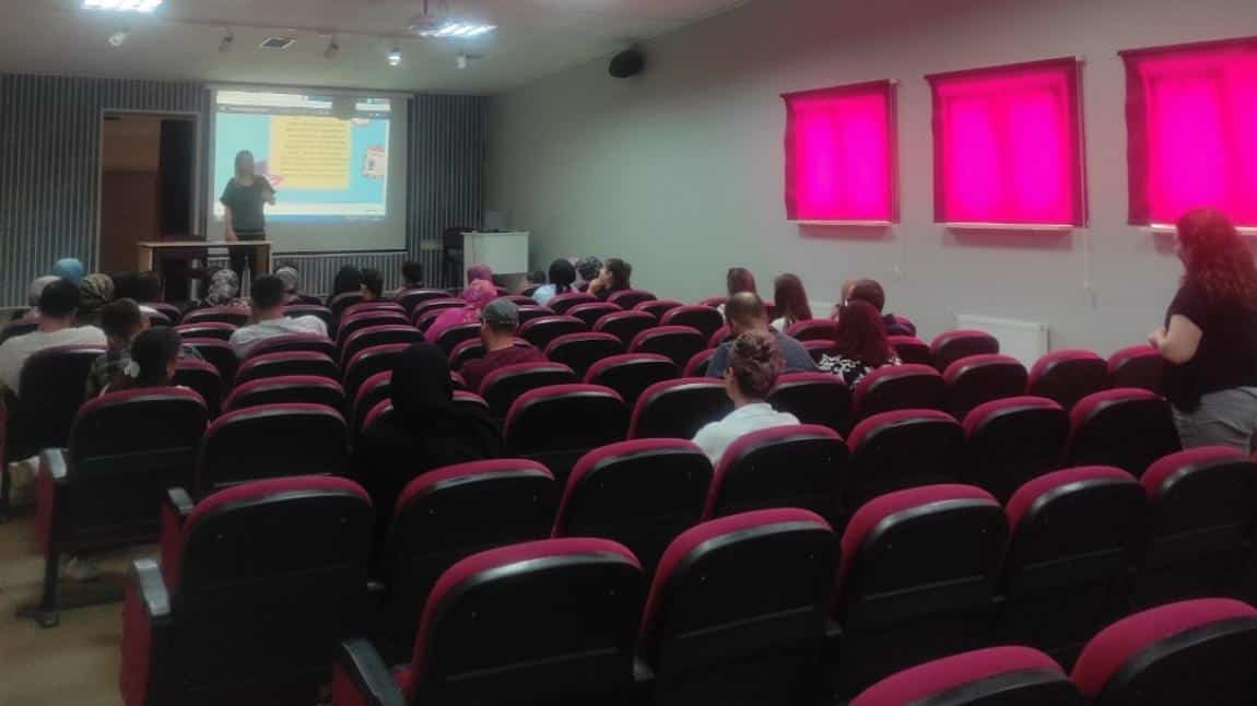Okul Rehberlik Servisinden Veli Oryantasyon Semineri 